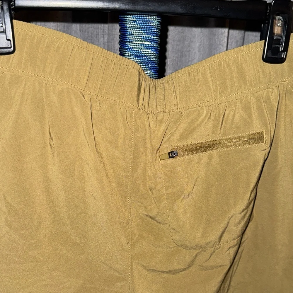 All in Motion- Olive Green Woven Shorts Size Medium - Picture 9 of 12